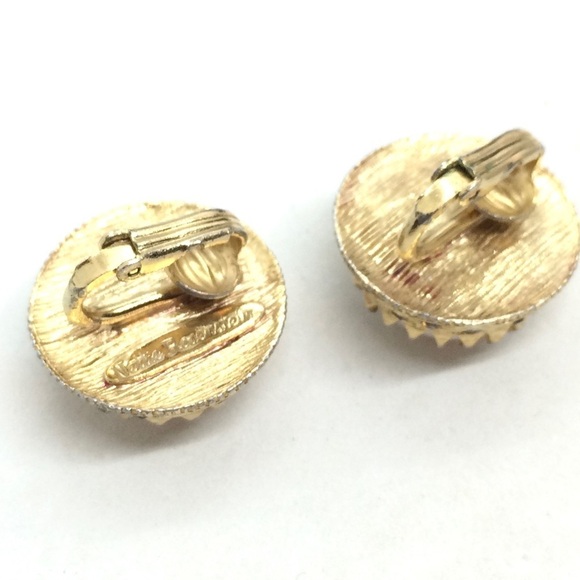 VINTAGE NETTIE ROSENSTEIN CLIP ON EARRINGS FAUX PEARL RHINESTONES GOLD TONE - Picture 12 of 17
